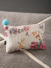 Load image into Gallery viewer, Kanyoga - Quilted floral printed pouch